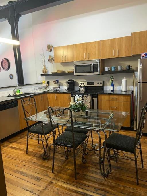 Charming 2 Bedroom Apartment Near Vcu Richmond Esterno foto